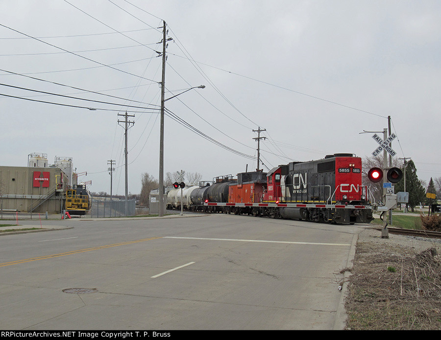 GTW 5855 and WC 15 Caboose